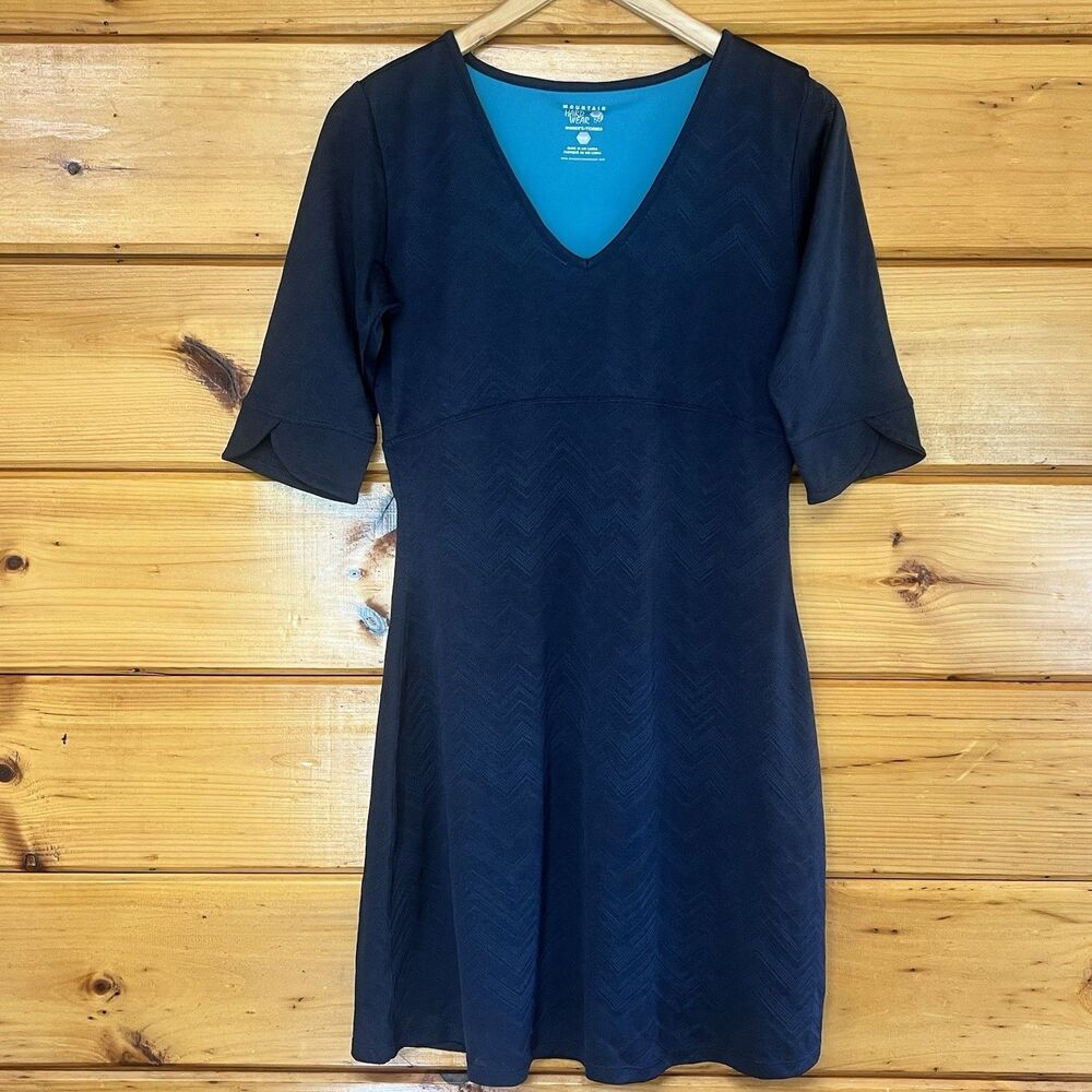 Mountain Hardwear Dress Lined M Blue Chevron Outdoor mid-thigh length v-neck